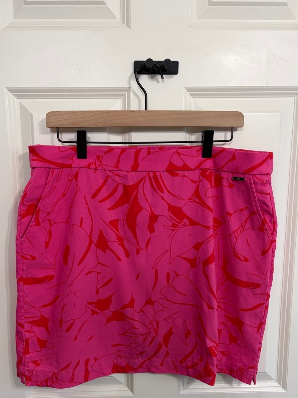 Rafaella size XL bright pink skort with floral design. Preppy perfection. - Picture 2 of 13